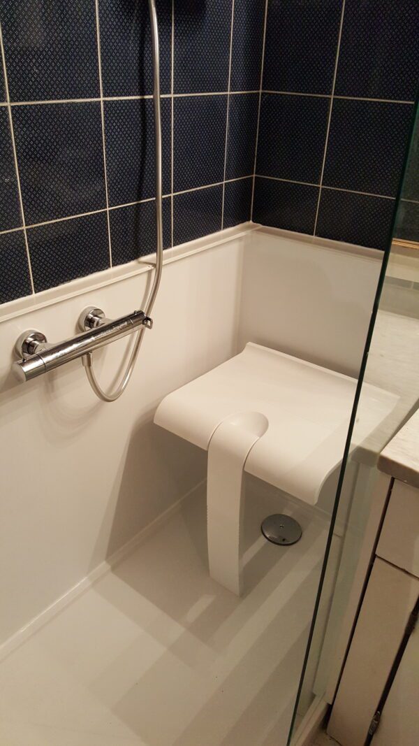 Installation d'un siège de douche au Chesnay (Yvelines)