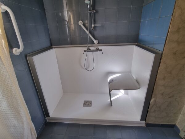 Remplacement d'une baignoire par une douche accessible (Versailles)