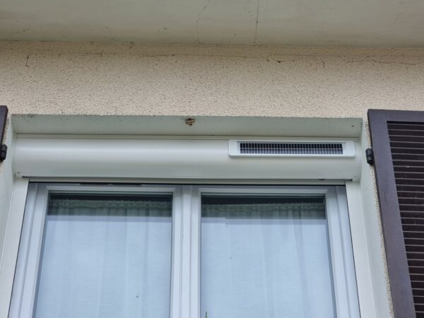 Pose de volets roulants solaires à Villiers-le-Mahieu (Yvelines)