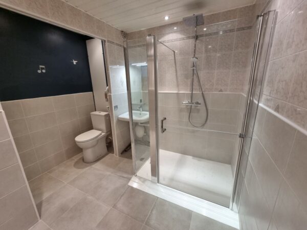 Agrandissement et rénovation complète de salle de bain avec accessibilité en fauteuil (Plaisir)
