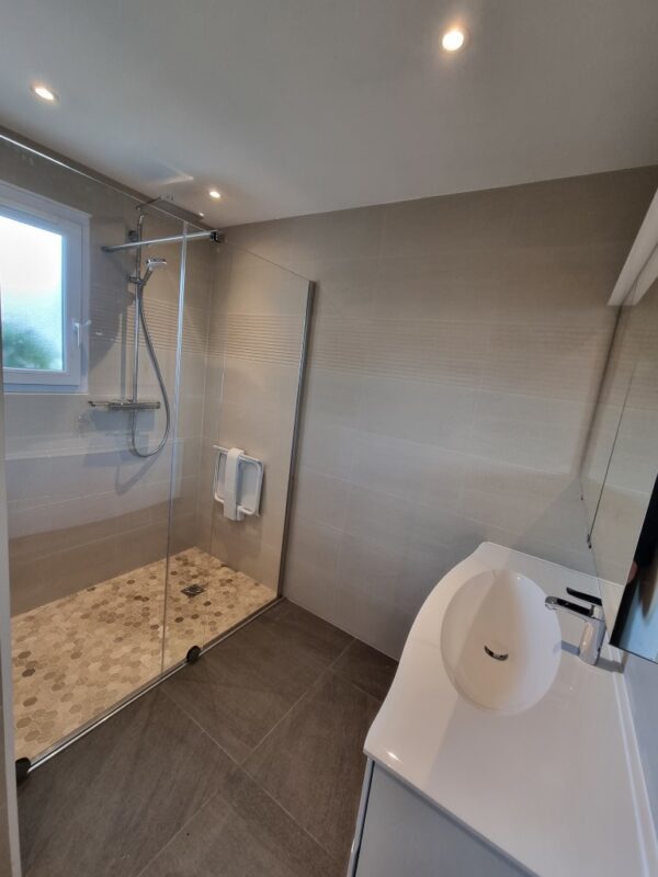 Rénovation d'une salle de bain avec WC à Thoiry (Yvelines)